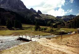 Après la route départ de belles promenades dans la vallée de la Clarée.